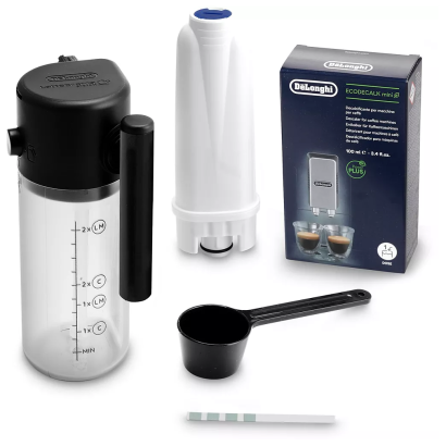 La carafe à lait et les accessoires de la Magnifica EVO Next