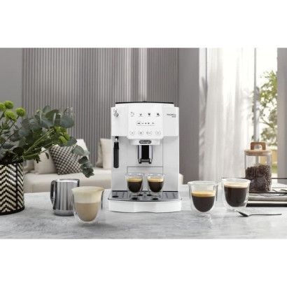 Delonghi Magnifica Start blanche et ses spécialités café et lactées